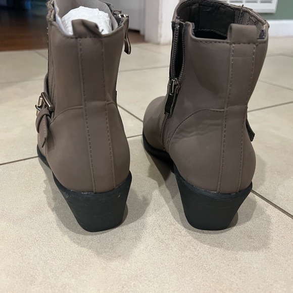 NEW khaki boots...never worn! - Picture 2 of 4